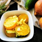 Schneller Kartoffelsalat: Ein einfaches Rezept für Kartoffelsalat, das jedem schmeckt. Einfache Zutaten, fixe Zubereitung, viel Genuss!