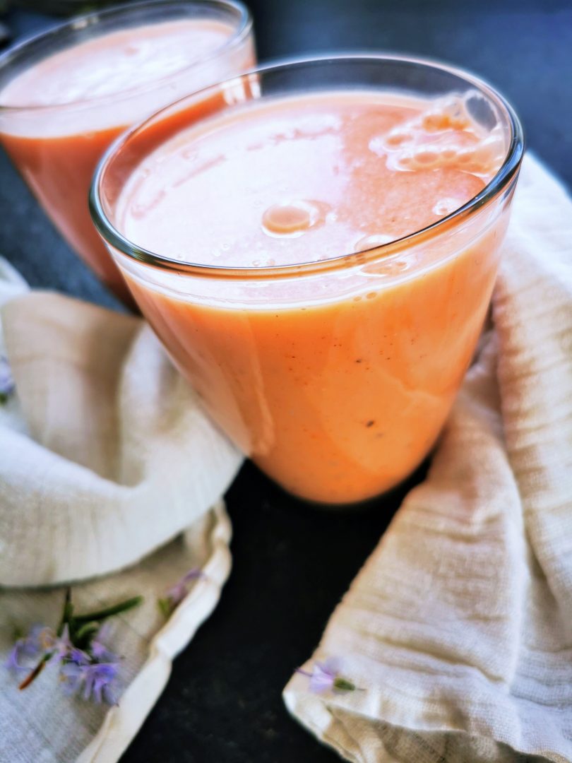veganer Melonen-Lassi mit Kokosjoghurt - ein perfektes Sommergetränk