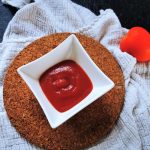 Dieses Rezept für Ketchup ohne Kochen wirst du lieben. In wenigen Minuten mit einfachen Zutaten hast du dein eigenes Tomatenketchup gezaubert