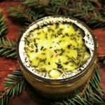 Dieses tolle Rezept für Nussbutter mit Knoblauch und Rosmarin wirst du lieben! Einfachund schnell zauberst du den besonderen Aufstrich!