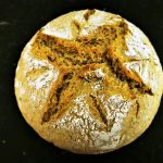 Brot backen leicht gemacht. Hier findest du ein einfaches Rezept für Chiabrot ohne Gehzeit. Nachmachen und genießen!