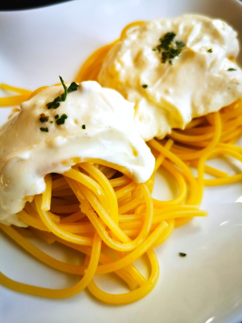 Spaghetti in Mascarponesoße mit Zitrone und Thymian. Ein einfaches Pastarezept, das alle lieben