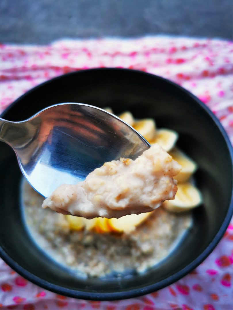 Cremiges Pudding-Porridge mit Zimt - ein einfaches Rezept für das perfekte Frühstück. Nachkochen und genießen