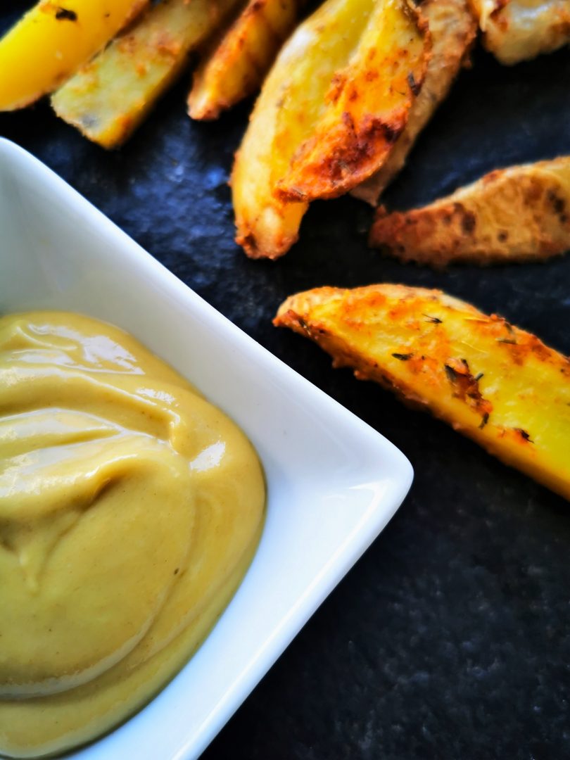 Der perfekte Dip zu Pommes: Mayonnaise mit Tahin - vegan, simpel, schnell!