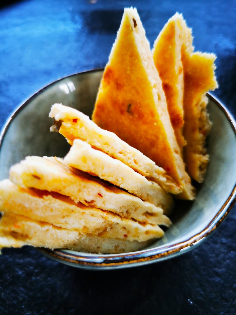 Fluffig leckeres Naan-Brot. Dieses Rezept für indisches Fladenbrot ist einfach und schnell. Nachbacken und genießen!