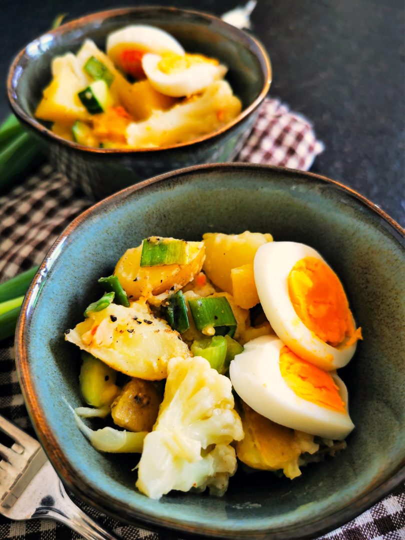 Herrlich leckerer Kartoffelsalat mit Blumenkohl und Ei - nachkochen und genießen!