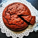 Einfacher Schokokuchen mit Wow-Effekt. Dieser herrlich leckere Double Chocolate Cake ist eine Sünde wert! Hier findest du das Rezept.