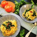 Pasta mit Petersilie, getrockneten Tomaten und Knoblauch - ein einfaches Rezept auf Cappotella, dem Foodblog für schlichten Genuss.