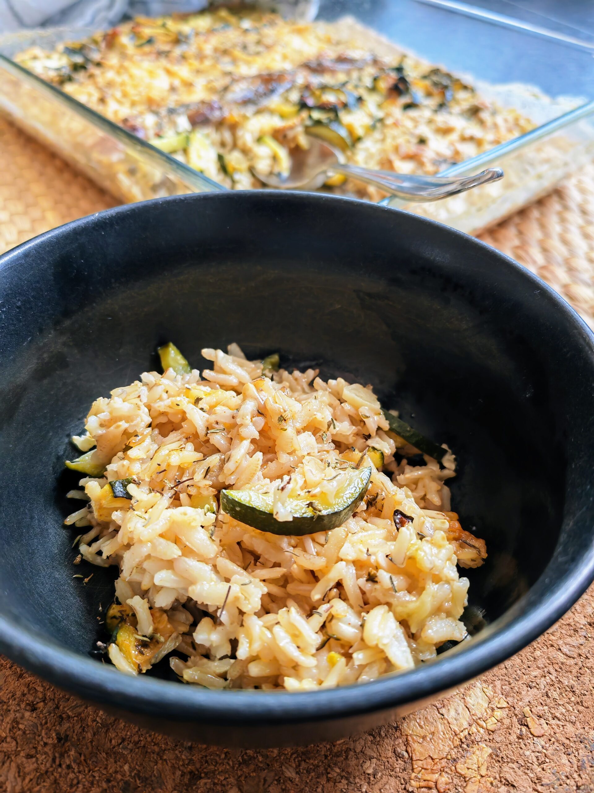 Auf Cappotella, dem veganen Foodblog für einfache Rezepte, findest du dieses tolle Kochrezept für Reis aus dem Ofen. Ganz einfach und unkompliziert.