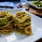 Leckere Avocadopasta: Das perfekte Rezept für Nudeln mit Avocadopesto findest du hier - einfach und vegan.