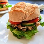Saftiges Thunfisch Sandwich aus Kichererbsen - diese vegane Variante wirst du lieben! Das Rezept findest du bei Julie im Foodblog auf Cappotella.de