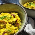 Veganes Rührei aus Naturtofu - dieses Rezept musst du unbedingt probieren, wenn du eine vegane Ernährung ohne tierische Produkte anstrebst! #vegan #scrambledtofu