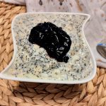 Dieses Germknödel Porridge ist ein leckerer Start in den Tag. Hier findest du ein einfaches Rezept für dieses leckere Frühstück. #vegan #lecker #rezept