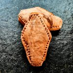 Mini Calzones aka Särge aus Pizzateig zu Halloween. Mit diesem Rezept bist du der Kracher auf jeder Halloweenparty - das perfekte Fingerfood!